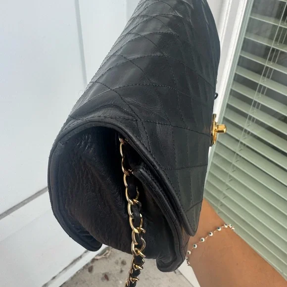 Vintage Chanel Classic Flap Bag Black Quilted Lambskin 24k Gold 1991–1994 - Picture 11 of 17